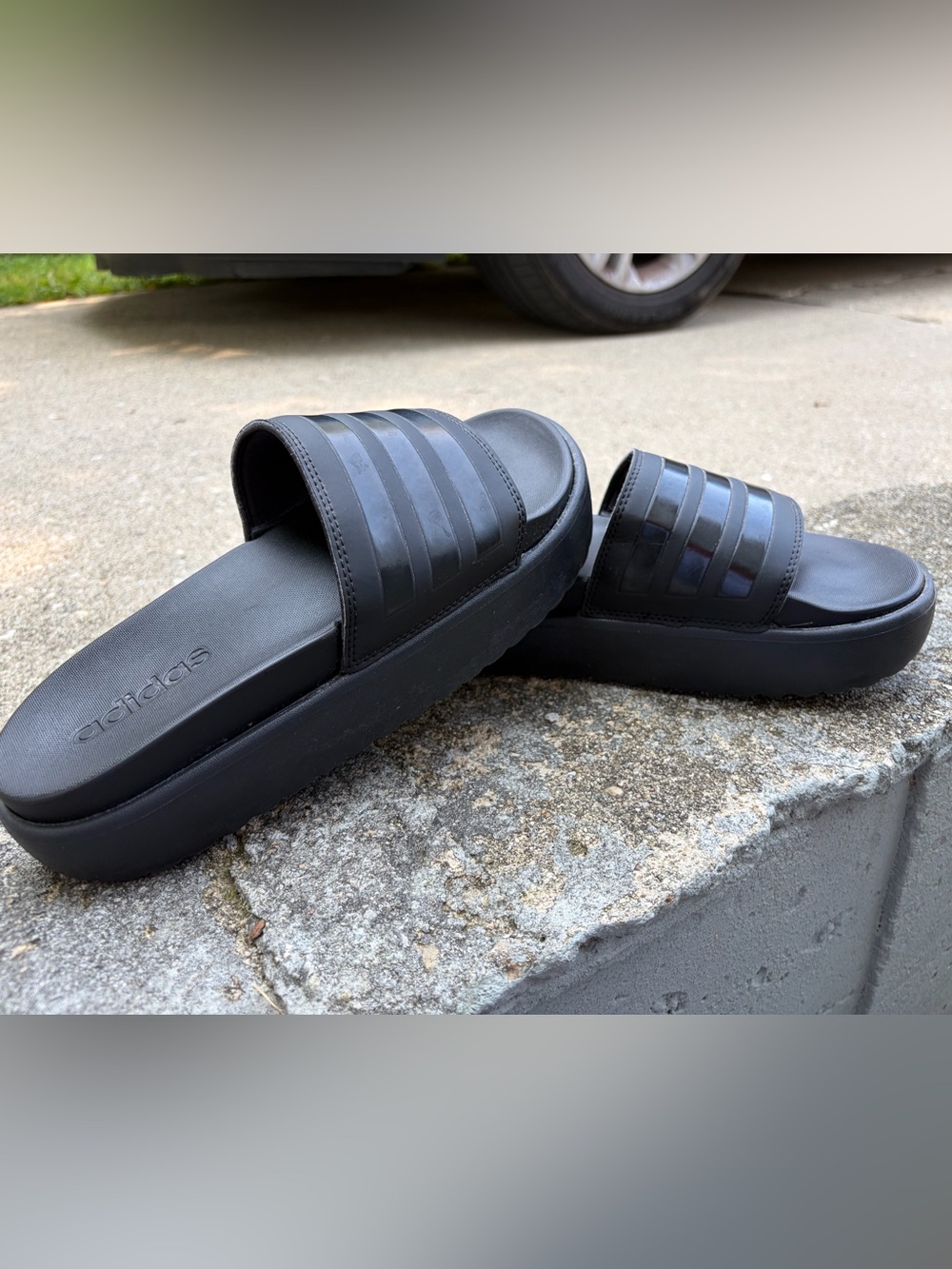 Adidas Women 8 Black Slide Sandals - Comfortable Platform Pool Slides